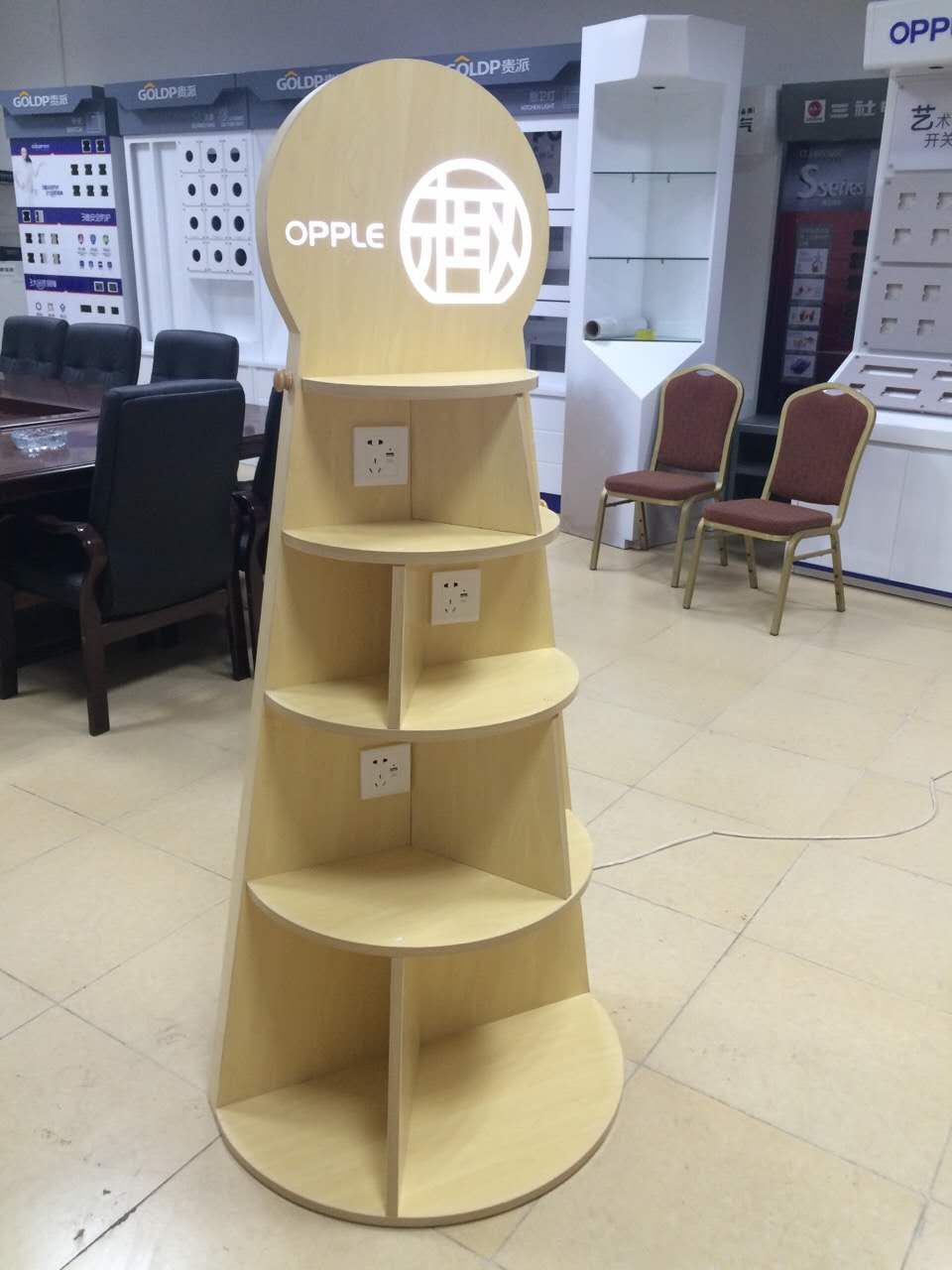 华龙：如何正确选购展示柜